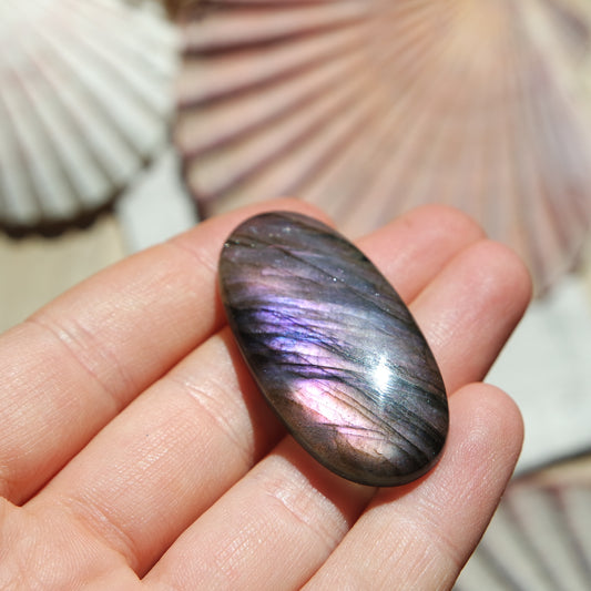 Lila Labradorit Cabochon ~ 28XE