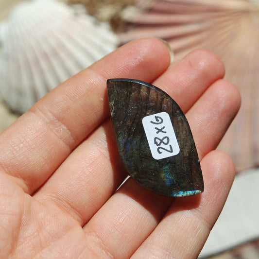 Lila Labradorit Cabochon ~ 28XG