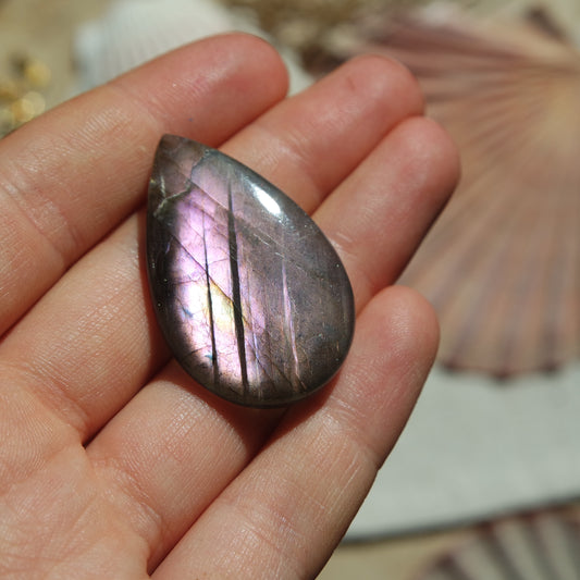 Lila Labradorit Cabochon ~ 24ZO