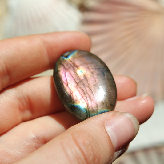 Lila Labradorit Cabochon ~ 24ZS