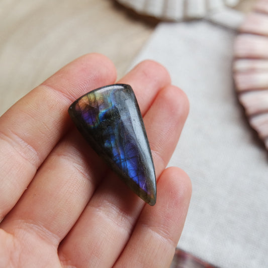 Labradorit Cabochon ~ 18YG