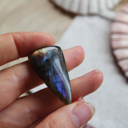 Labradorit Cabochon ~ 18YG