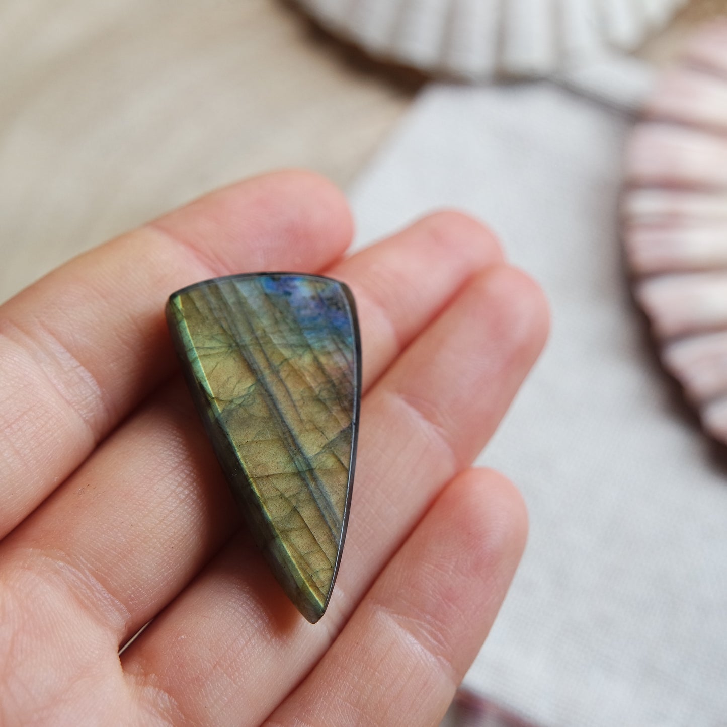 Labradorit Cabochon ~ 18YG