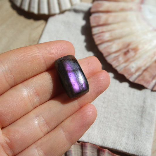 Lila Labradorit Cabochon ~ 12VB