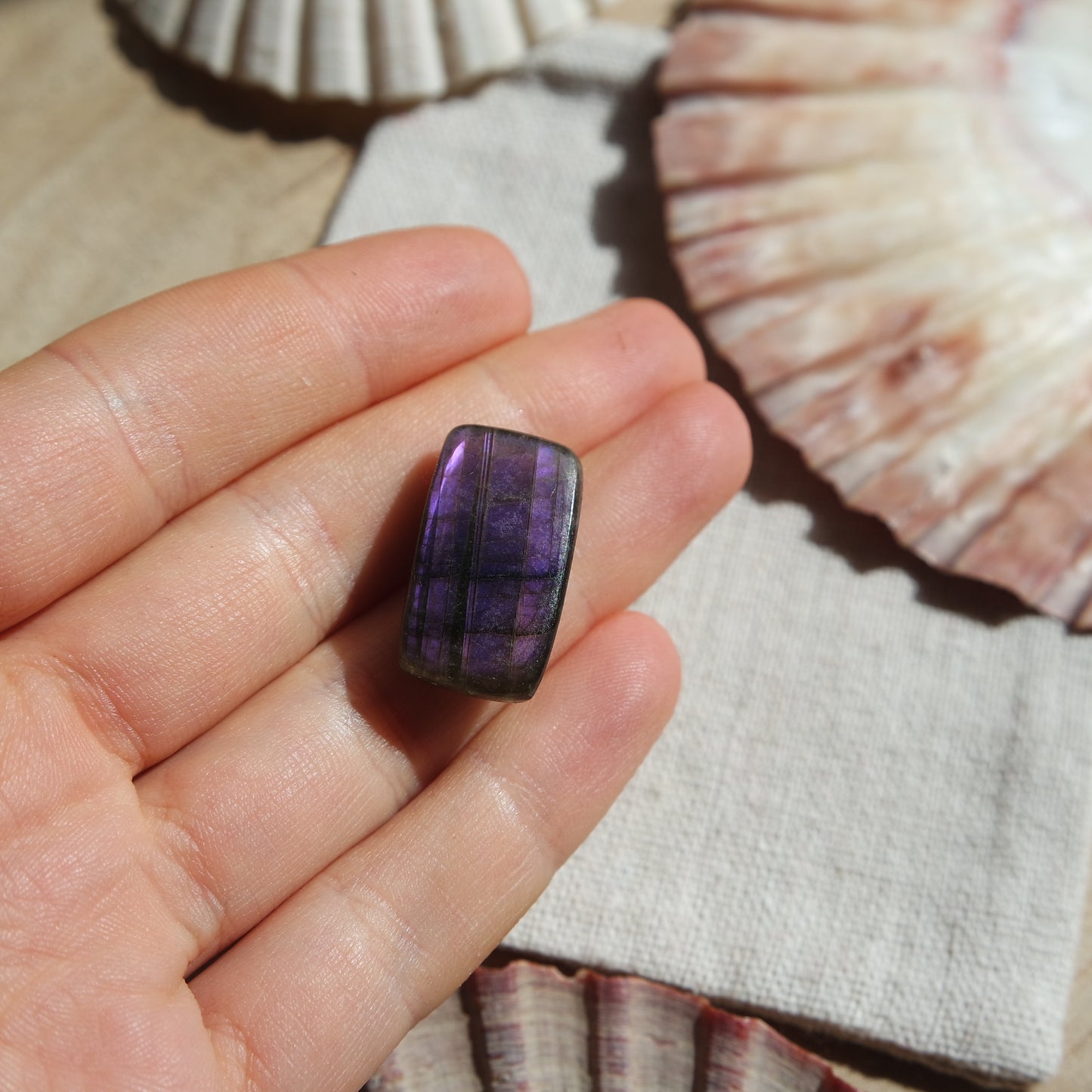 Lila Labradorit Cabochon ~ 12VB