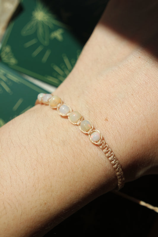 Opal Armband beige – handgefertigt und verstellbar