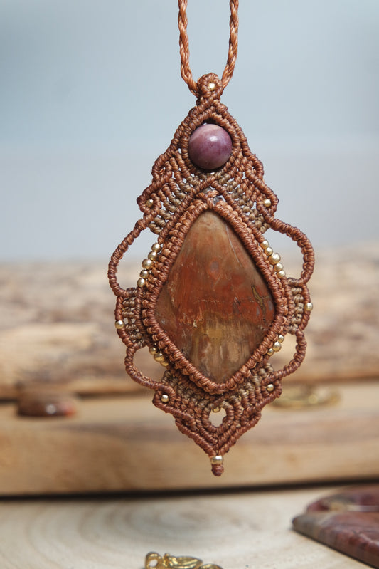 Versteinertes Holz Makramee Kette ~ Feuer