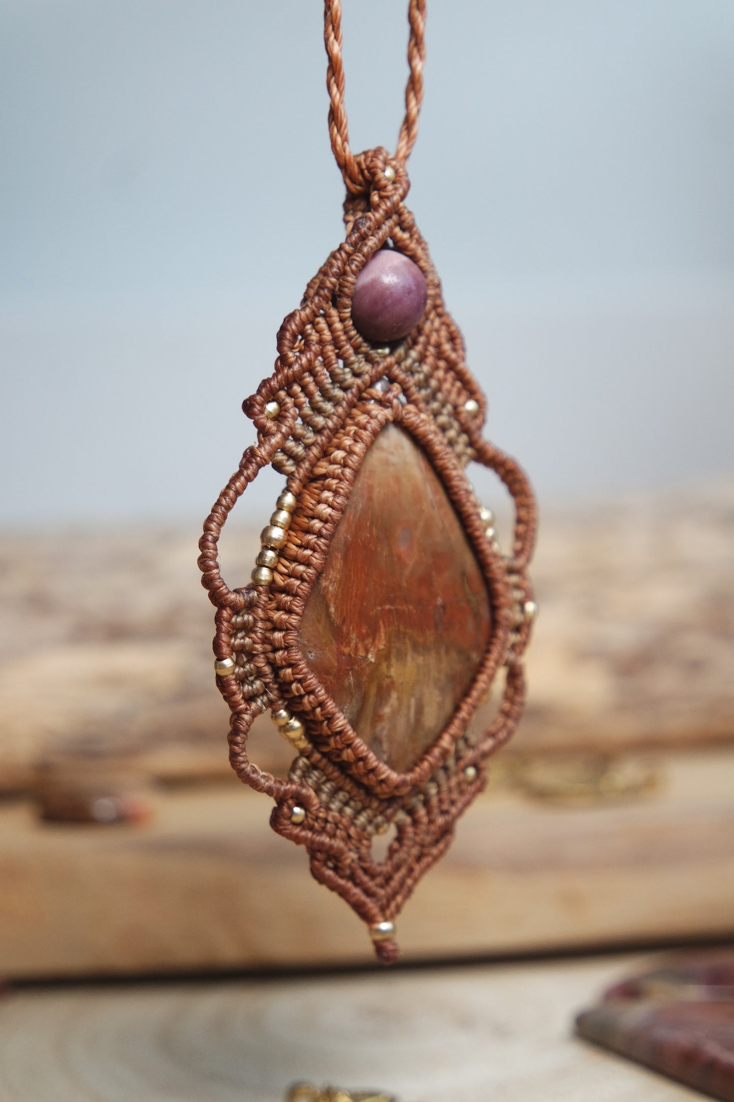 Versteinertes Holz Makramee Kette ~ Feuer