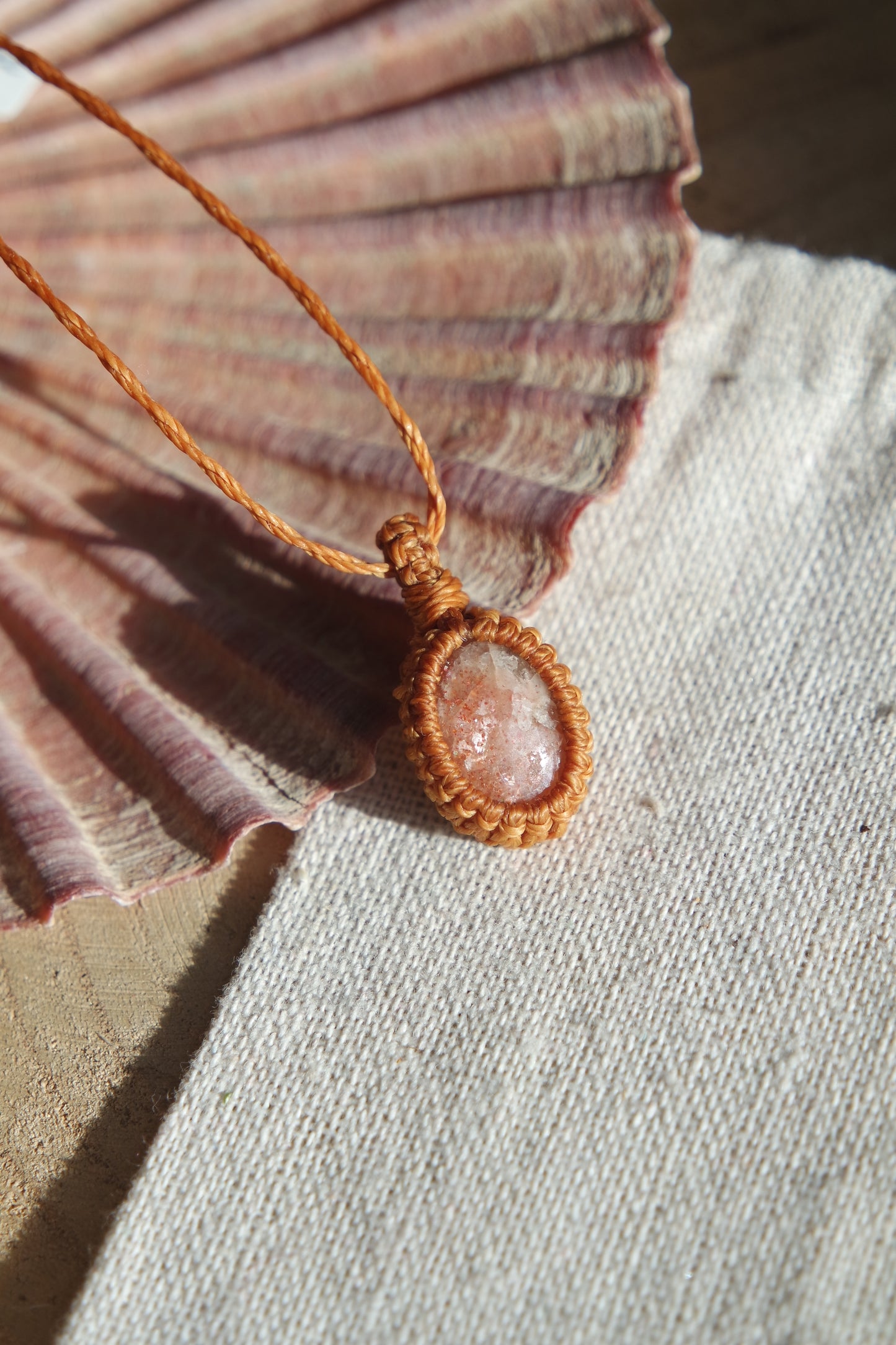 Sonnenstein Makramee Kette ~ SONNENHERZ