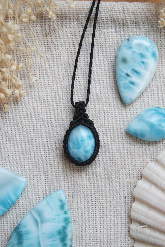 Larimar Kette Seelenlagune handgemachter Makramee Edelsteinschmuck