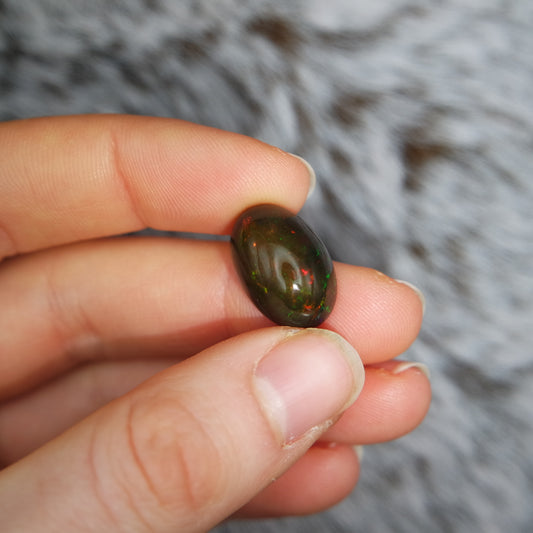 Äthiopischer Welo Opal (geräuchert) ~ V138