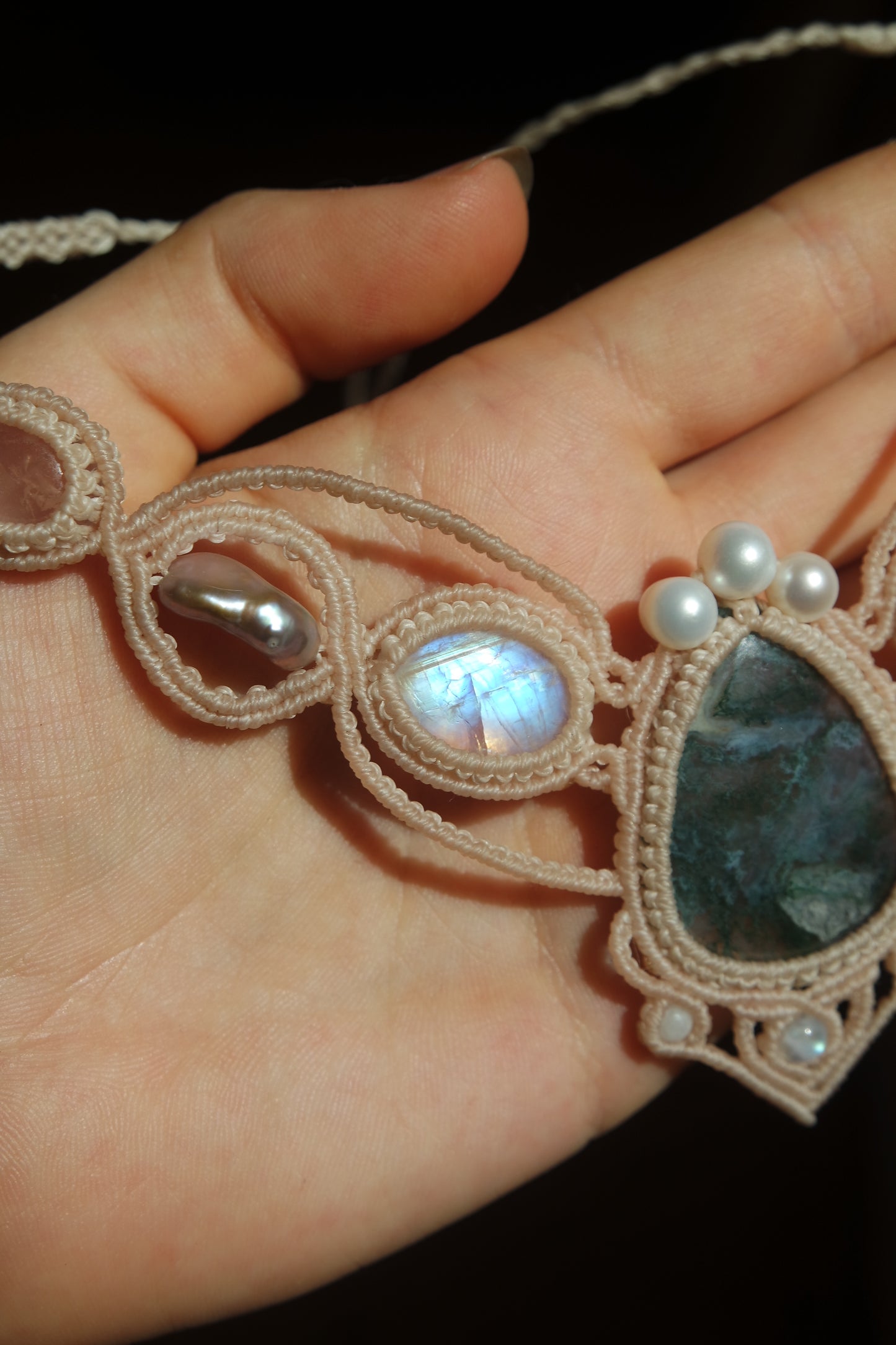 Moosachat, Rosenquarz, weißer labradorit & Perle Makramee Collier