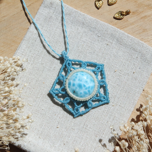 Larimar Makramee Kette ~ HIMMELSTIEFE