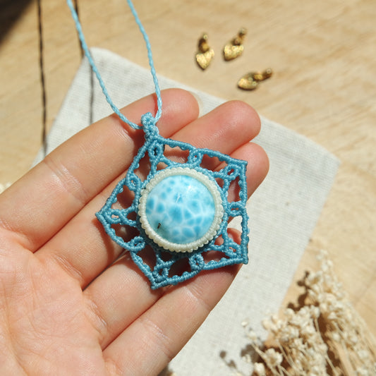 Larimar Makramee Kette ~ HIMMELSTIEFE