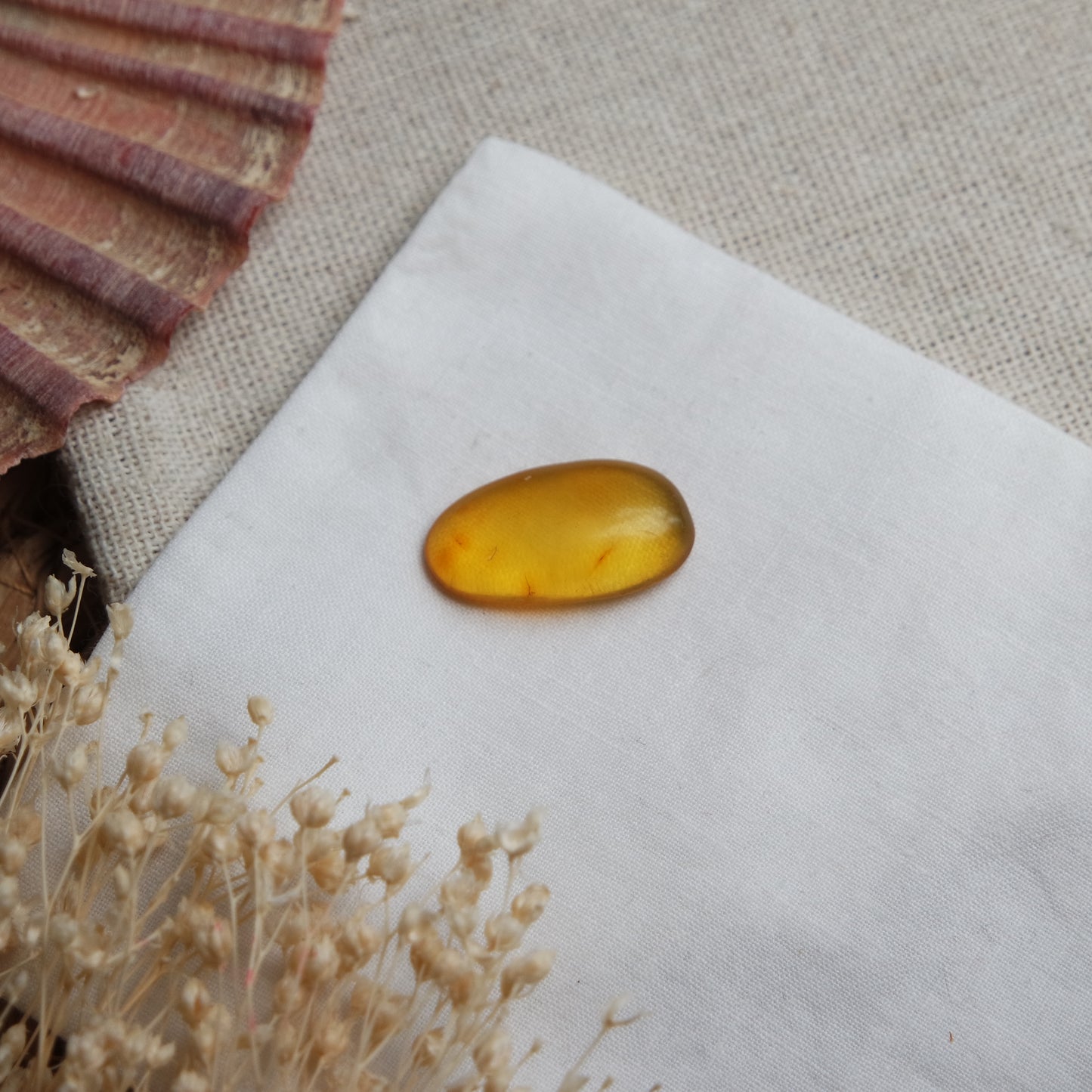 Bernstein Cabochon aus der Karibik ~ B8