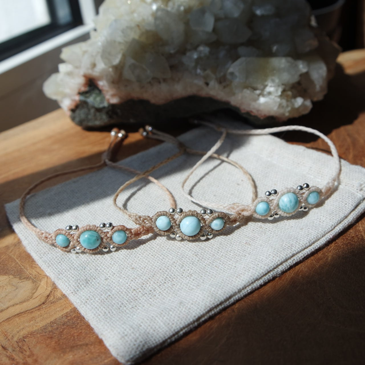 Larimar Makramee Armband