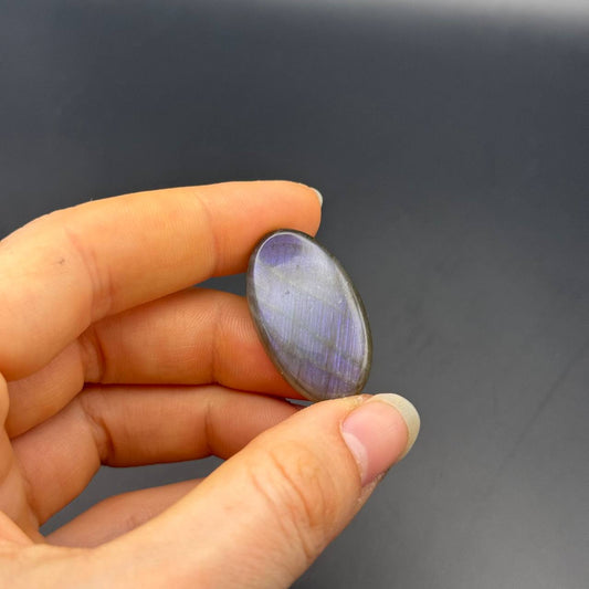 Lila Labradorit Cabochon ~ 14G