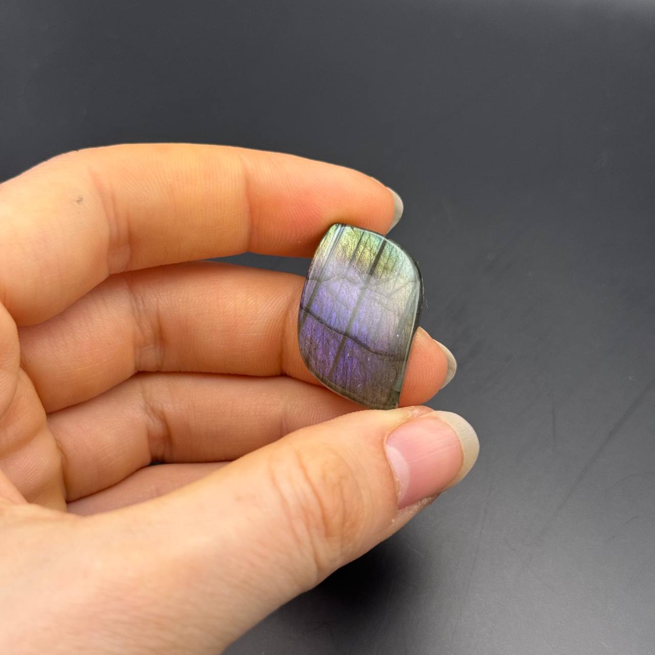 Lila Labradorit Cabochon ~ 14N