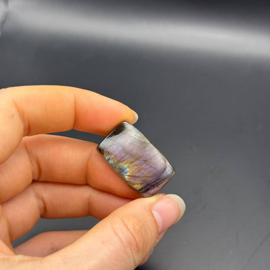 Lila Labradorit Cabochon ~ 14V