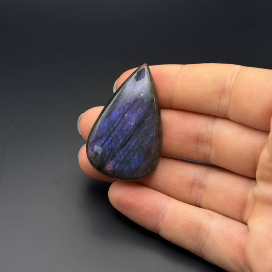 Lila Labradorit Cabochon ~ 34L