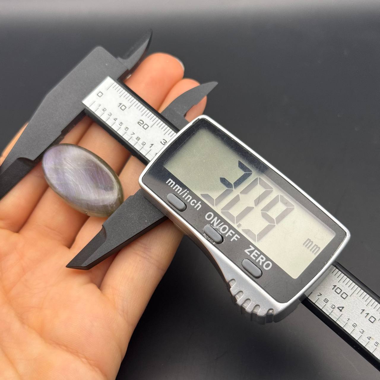 Lila Labradorit Cabochon ~ 14G