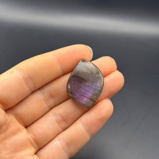 Lila Labradorit Cabochon ~ 14i
