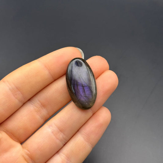 Lila Labradorit Cabochon ~ 14j