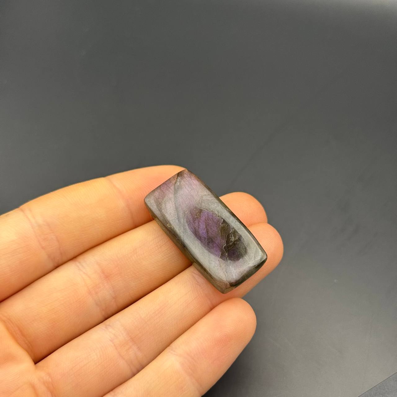 Lila Labradorit Cabochon ~ 14K
