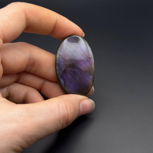 Lila Labradorit Cabochon ~ 34j