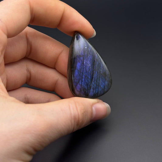 Lila Labradorit Cabochon ~ 34L