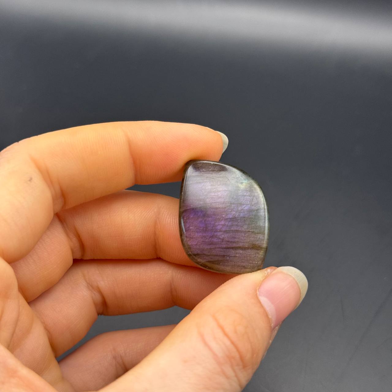 Lila Labradorit Cabochon ~ 14i