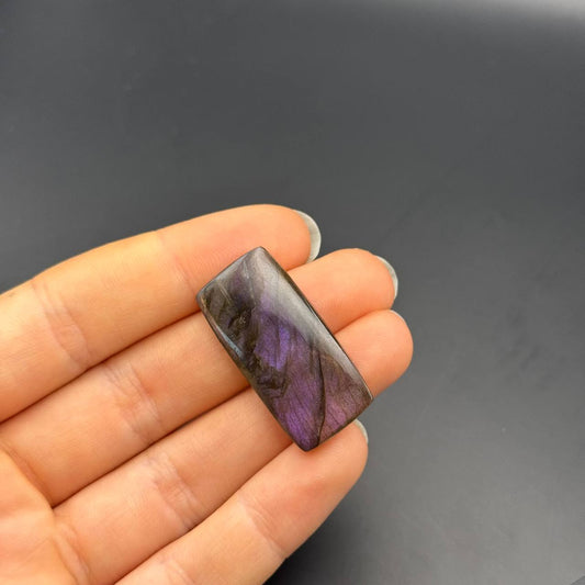Lila Labradorit Cabochon ~ 14K