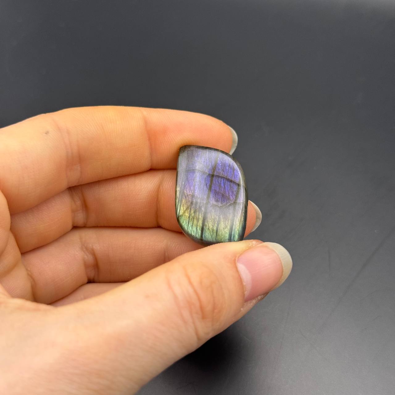 Lila Labradorit Cabochon ~ 14N