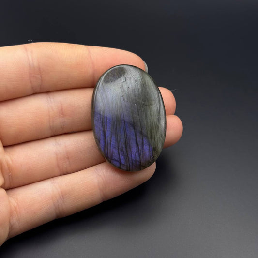 Lila Labradorit Cabochon ~ 34K