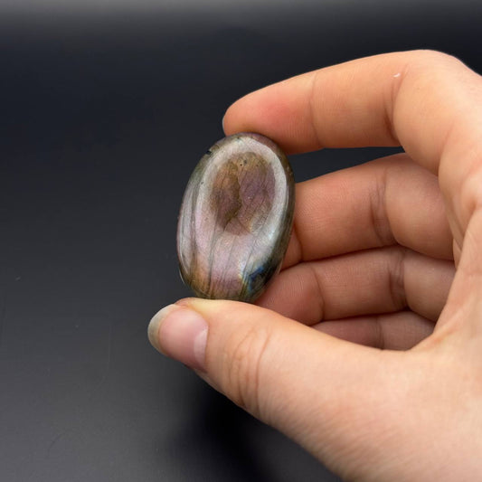 Lila Labradorit Cabochon ~ 34M