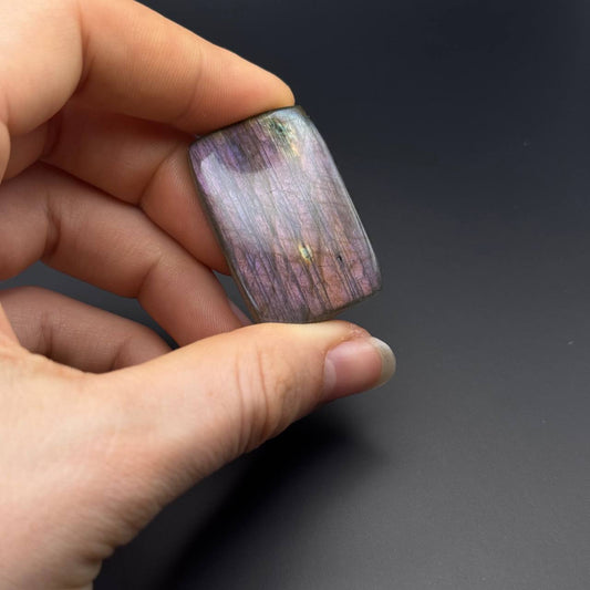 Lila Labradorit Cabochon ~ 34i