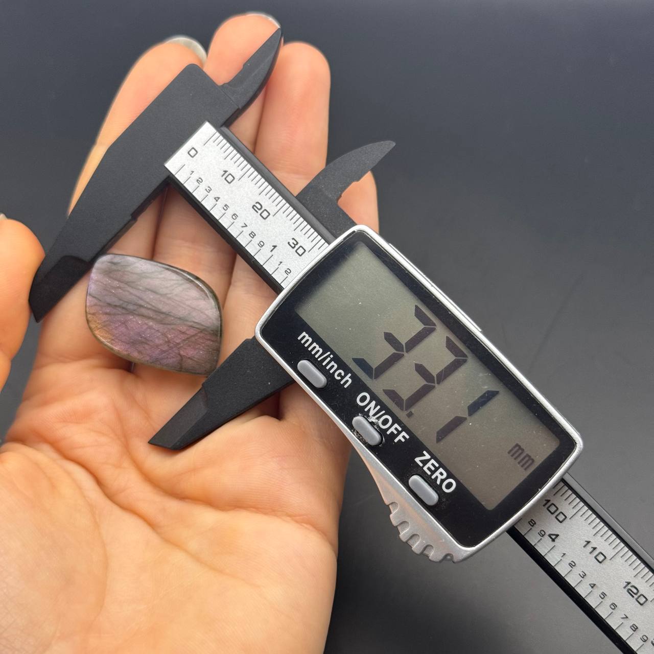 Lila Labradorit Cabochon ~ 14H