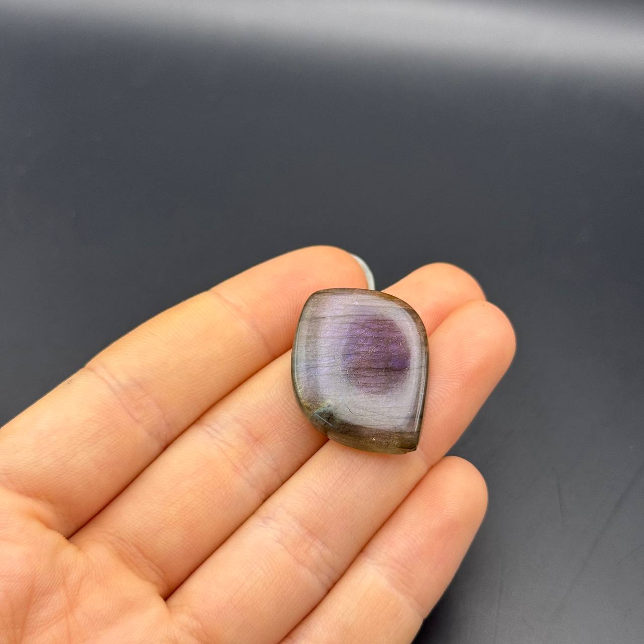 Lila Labradorit Cabochon ~ 14i