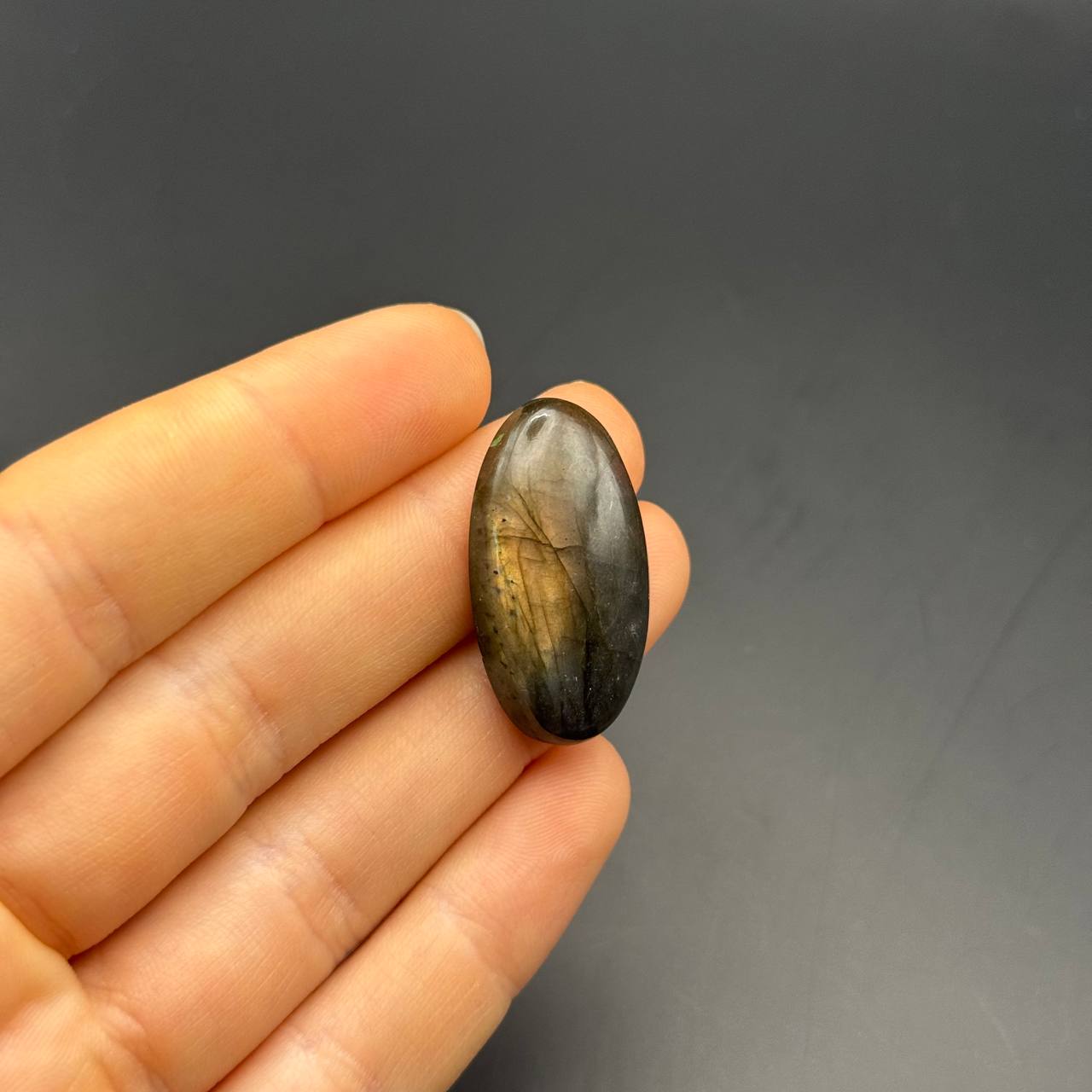 Lila Labradorit Cabochon ~ 14j