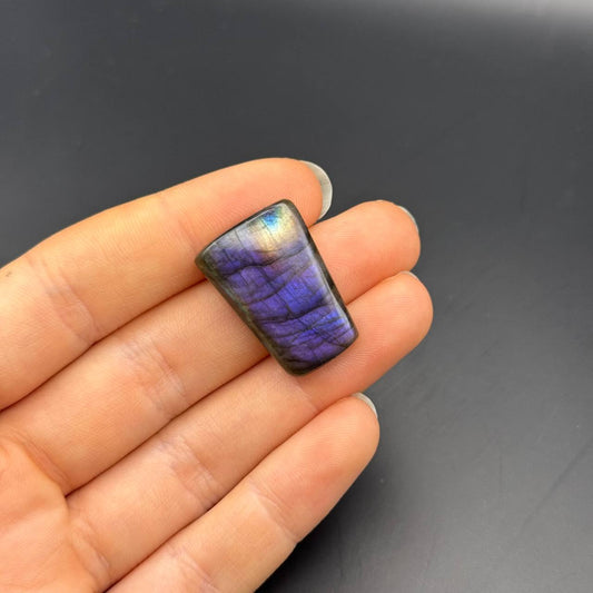 Lila Labradorit Cabochon ~ 14U