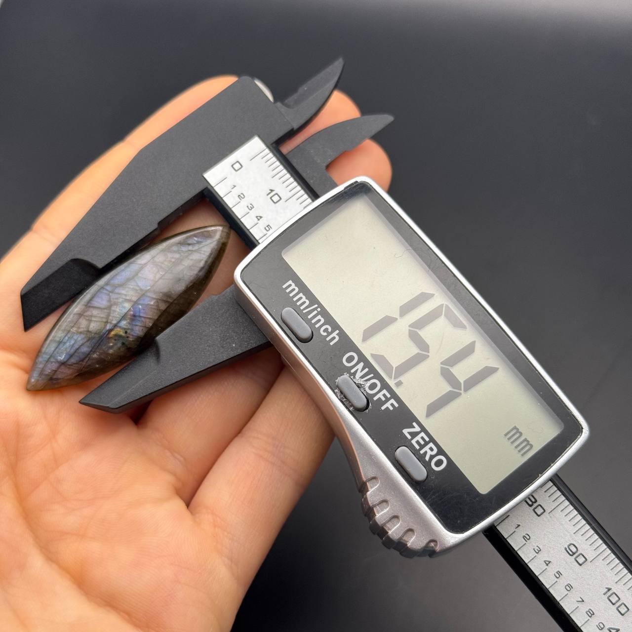 Lila Labradorit Cabochon ~ 14W