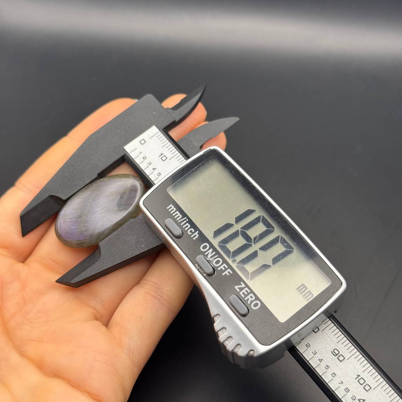 Lila Labradorit Cabochon ~ 14G
