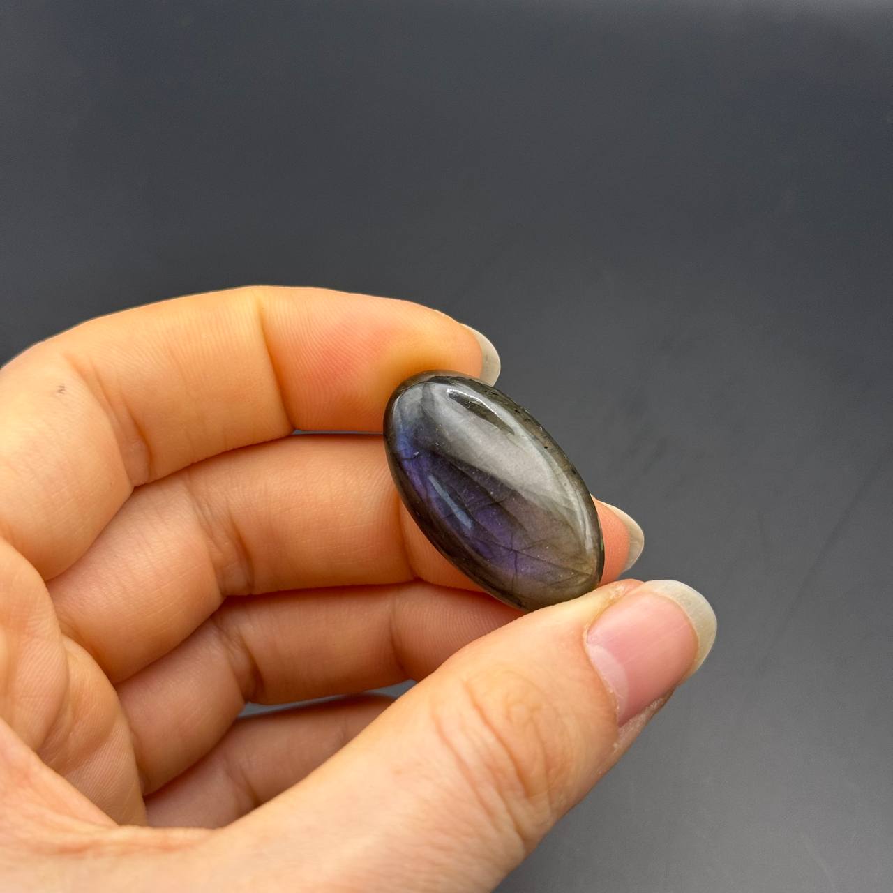 Lila Labradorit Cabochon ~ 14j