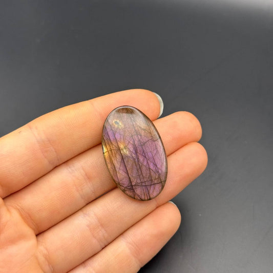 Lila Labradorit Cabochon ~ 14Z