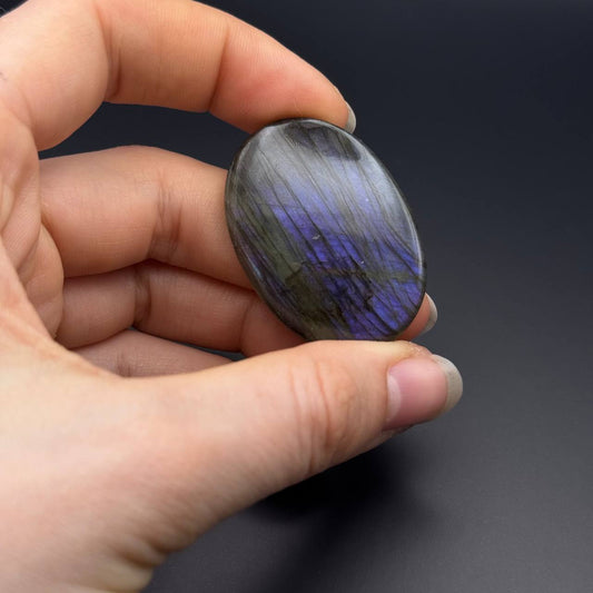 Lila Labradorit Cabochon ~ 34K