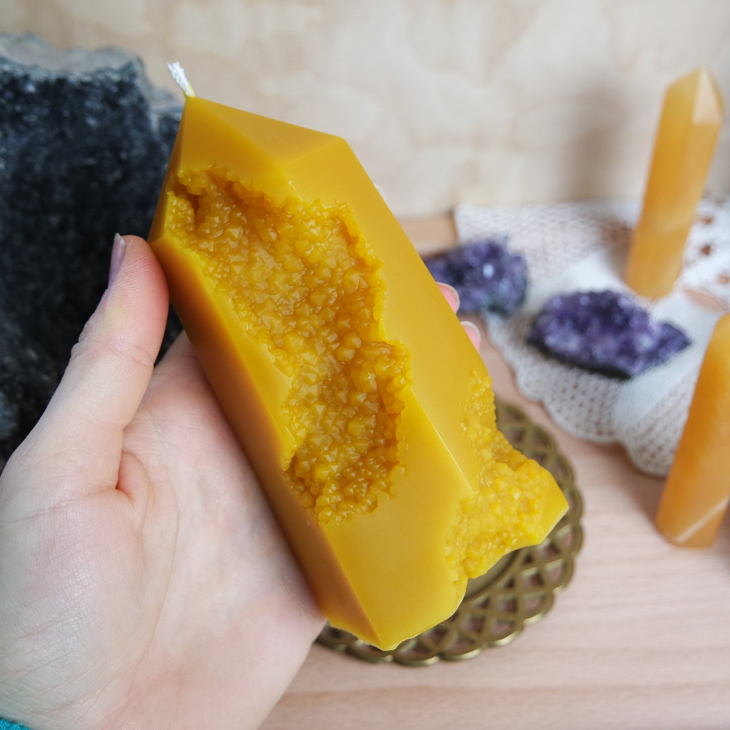 Dunklere Kristall Druzy Bienenwachskerze