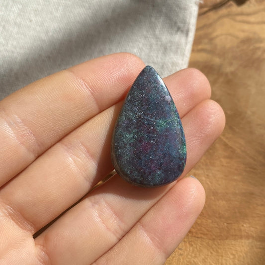 Rubin-Kyanit Cabochon ~ 008