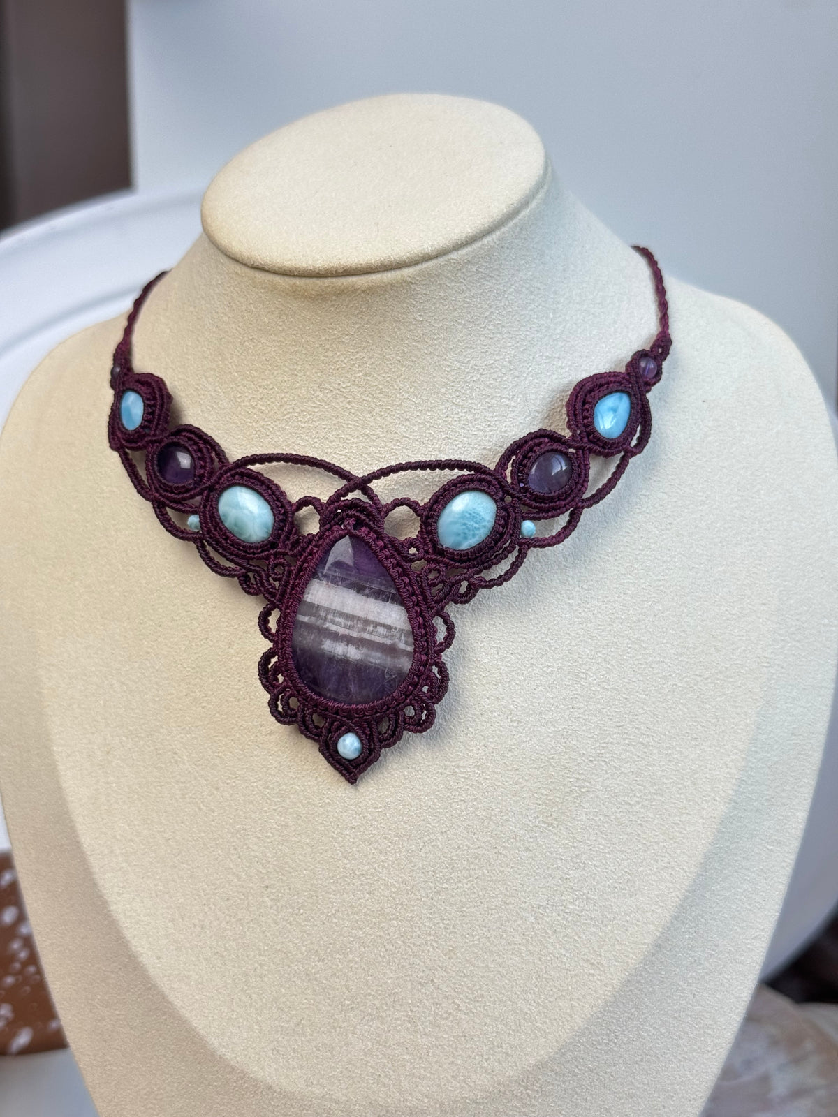 Amethyst & Larimar Makramee Collier