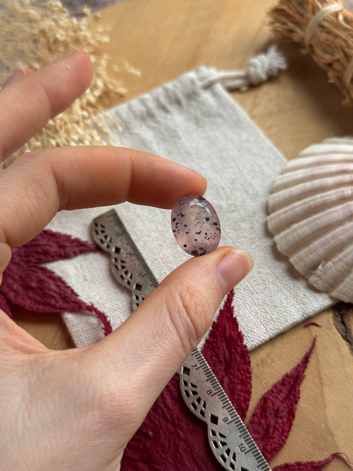 Facettiert Saponit in Quarz/ Drachenfruchtquarz Cabochon ~ DA53