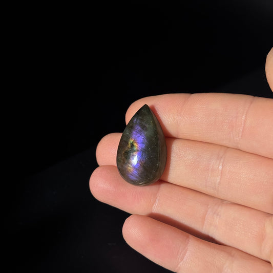 Lila Labradorit Cabochon ~ 14ZO